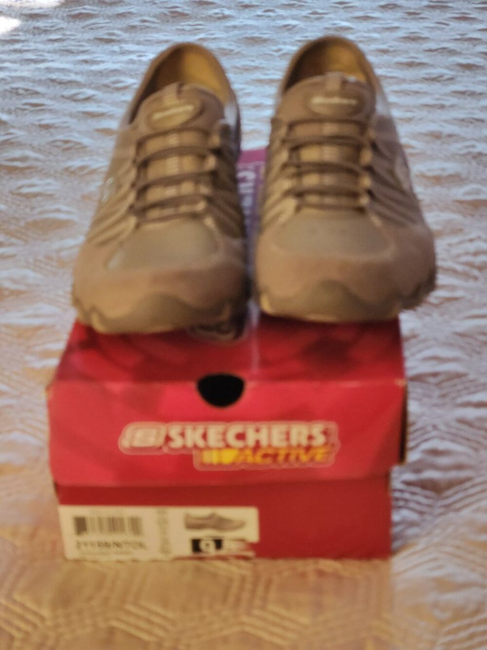 Sketchers sneaker - Hot Ticket 9.5 Never worn